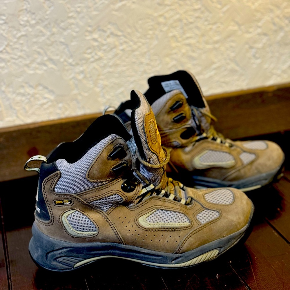 Vasquez hiking boot. Women’s size 9.5 (US)